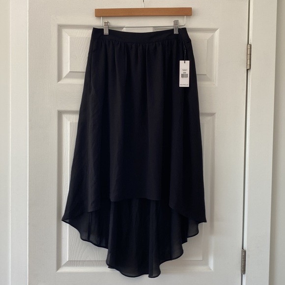 Asymmetrical black skirt - Picture 3 of 3